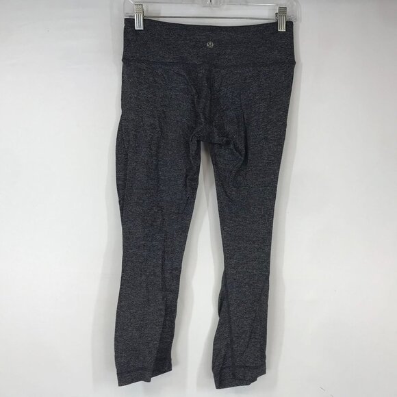LULULEMON - WOMEN'S SIZE 6 - BLACK YOGA FITNESS CAPRI'S/PANT - Picture 2 of 4